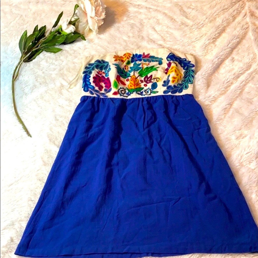 🛍 3/$15 Gorgeous Embroidered floral blue dress